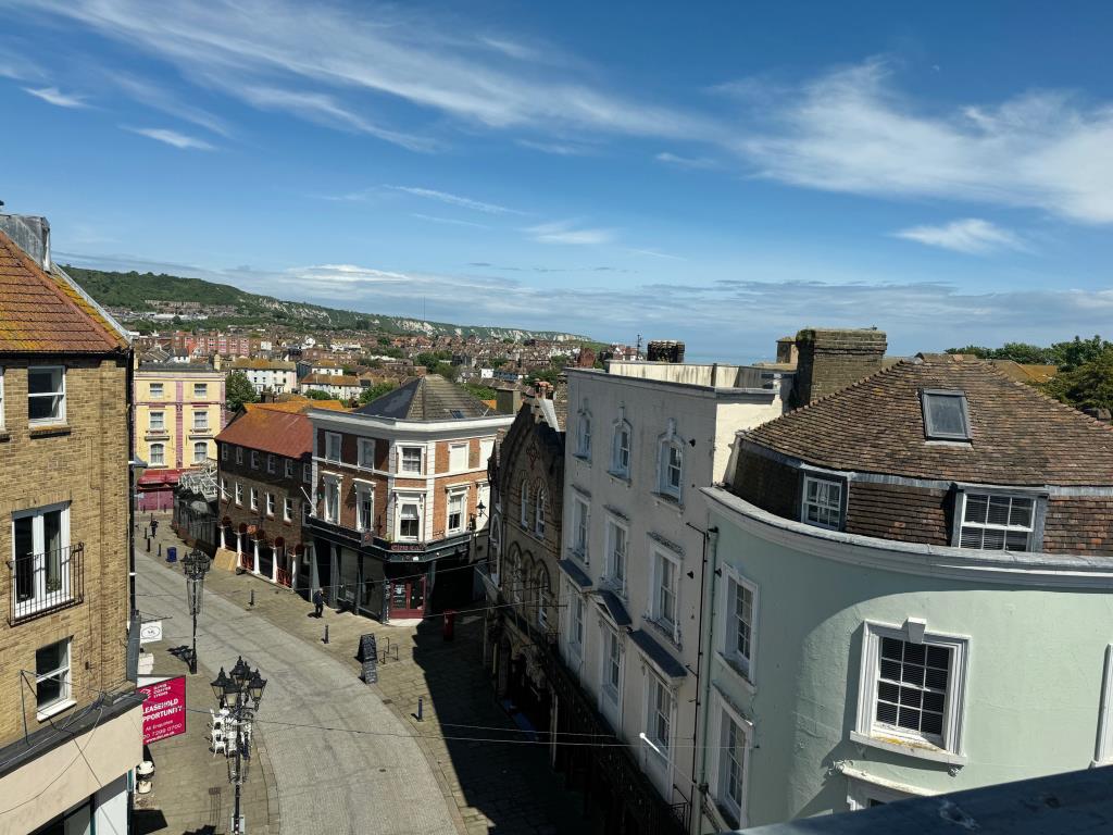 Lot: 4 - TOWN CENTRE FLAT FOR INVESTMENT - View from kitchen/living room